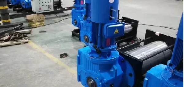 雙制動(dòng)直角減速機(jī)