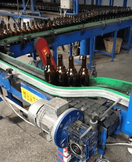 自動輸送排瓶機(jī)上使用邁傳系列蝸輪蝸桿減速機(jī).png