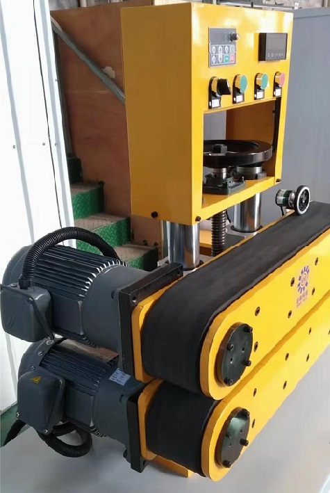 板材牽引機(jī)上應(yīng)用士元小型立式減速電機(jī).jpg