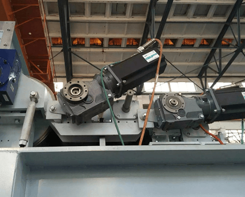 紡織機(jī)械上減速機(jī)配伺服電機(jī)一體.png