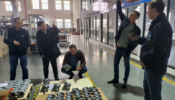 熱烈歡迎俄羅斯客戶來司進行減速機項目技術(shù)交流！