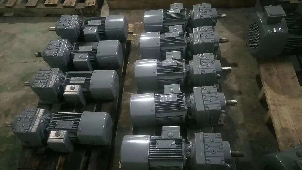 邁傳R系列減速機、斜齒輪減速機實拍.jpg